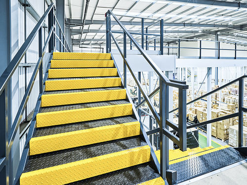 Escalier droit - John Scott Works Ltd - en aluminium / avec main courante