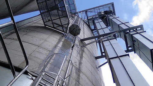 Élévateur à godet industriel - SMB International GmbH - pour solides / pour produits en vrac / de transport