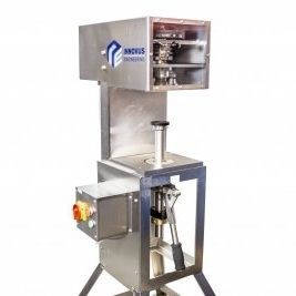 Fermeuse de boîtes de conserve semi-automatique - 10M - Innovus Engineering