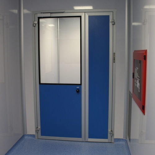 Porte battante - Cleanroom Italia srl - en aluminium / vitrée / pour l'intérieur