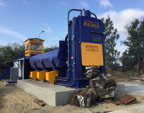 Presse à balles pour ferraille - Katana 379 - ECOTECNICA EUROPE S.r.l. - verticale