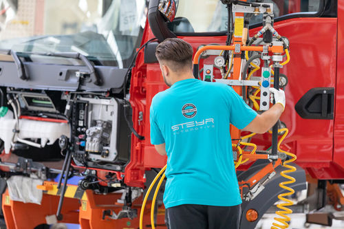 Assemblage pour applications automobiles - Steyr Automotive GmbH - moyennes séries / petites séries