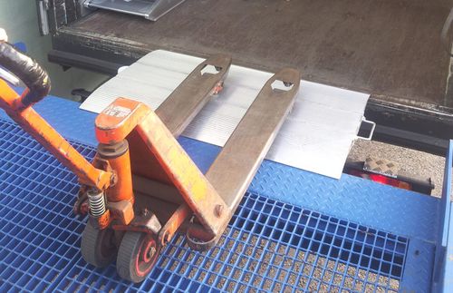 Plateforme de chargement - BG series - DEFINITIVE CLM SRL - mobile / de palettes / pour camion