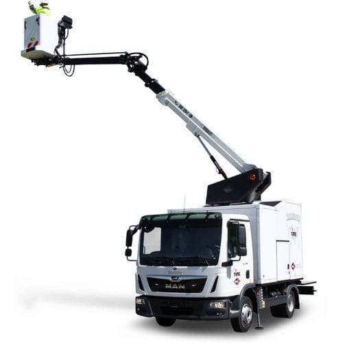 Plateforme élévatrice montée sur camion - VDT-170-F - VERSALIFT INTERNATIONAL A/S - hybride / diesel / pour entrepôt industriel