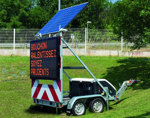 Remorque de panneaux - PMV - AXIMUM - à 3 essieux / à énergie solaire