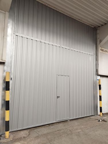 Porte battante - Pleleva  - PUERTAS SECADES - en métal / pour l'intérieur / industrielle