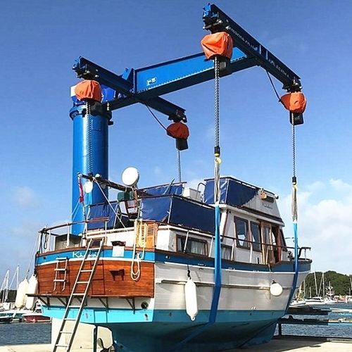 Potence pour bateau - Xinxiang MAGICART Cranes Co., Ltd - sur colonne / 360° / 270°