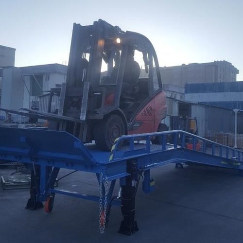 Rampe de chargement de véhicule - MR - OHC LIFT - mobile / hydraulique / télescopique