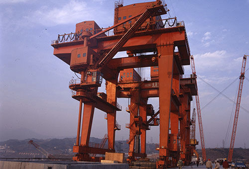 Portique pour centrale hydroélectrique - TAIYUAN HEAVY INDUSTRY CO.,LTD - sur rail / électrique