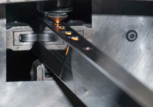 Centre de découpe et d'usinage pour profilés en aluminium - CURVAT