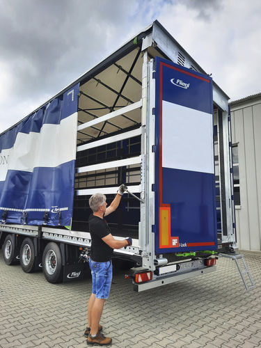 Semi-remorque bachée - Fliegl Fahrzeugbau GmbH - à plateau / de chantier / pour matériel industriel