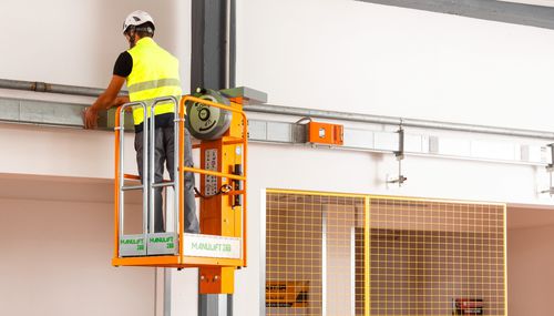 Plateforme d'accès - MANULIFT 200 - AXOLIFT by Gromet Srl - mobile / pour chantier / porte-opérateur