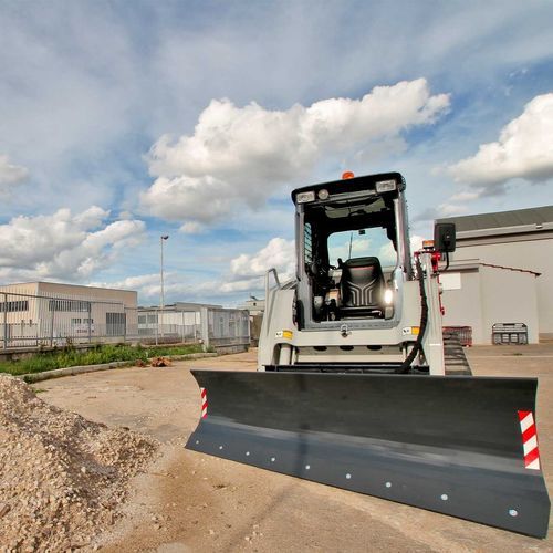 Lame de bulldozer pour chargeuse compacte - T-DOZ series - C&F srl - pour chariot télescopique / pour chargeur sur roues / inclinable