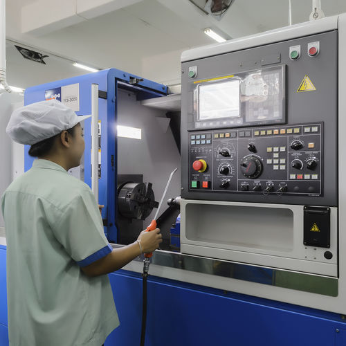 Machine d'usinage CNC 5 axes -  CNC Machining - Alphacast Co., Ltd. - verticale / avec table rotative / de taraudage