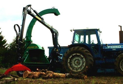 Broyeur de branches monté sur tracteur - SUPER-PAIN 1300 - EQUIPE JEAN PAIN SARL - sur remorque