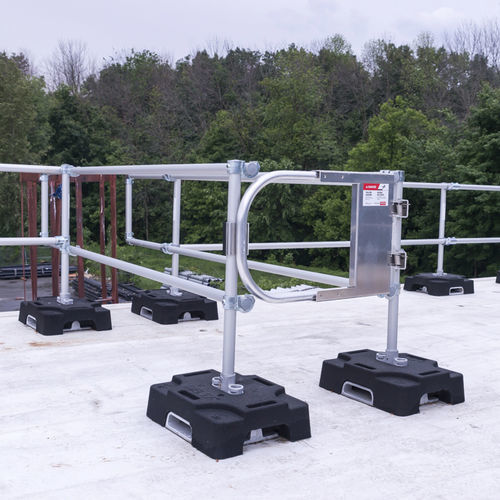 Portail battant - Delta Prevention - à commande manuelle / en aluminium / en caoutchouc recyclé