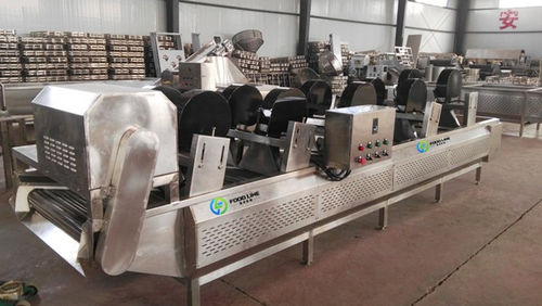 Convoyeur de refroidissement - Henan Hongtu Machinery Manufacturing Co., Ltd. - à bande modulaire / à mailles métalliques / à bande souple