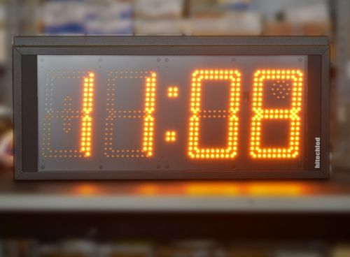 Horloge haute visibilité - ODT series - HITECHLED SRL - sans fil / synchronisée / calendrier