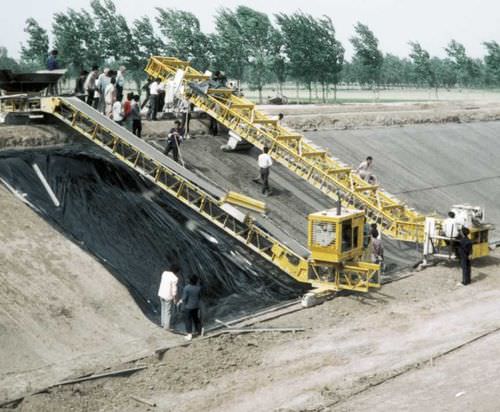 Finisseur pour béton - CF-790 - GOMACO International - sur chenilles / pour canal