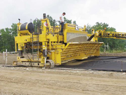 Trémie d'alimentation - GOMACO International - pour béton