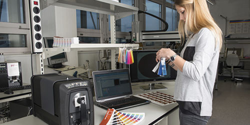Logiciel de gestion logistique - Textile Color Hub - X-Rite Pantone - pour test de matériau / de correspondance de couleurs / pour textiles