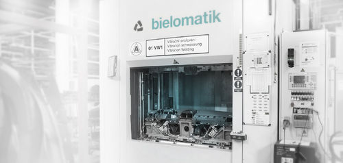 Machine de soudage vibrante - bielomatik GmbH - à infrarouge / servocommandée / sur pieds
