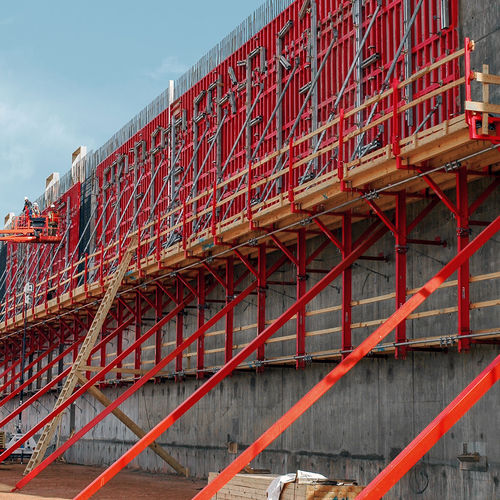 Échafaudage grimpant - KLK 230 - MEVA Schalungs-Systeme - suspendu / de façade / modulaire