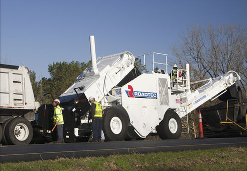 Alimentateur à vis sans fin - 78,000 lbs (35,380 kg) | SB-2500e/ex - Roadtec - pour finisseurs d'asphalte / à mouvement continu / mobile