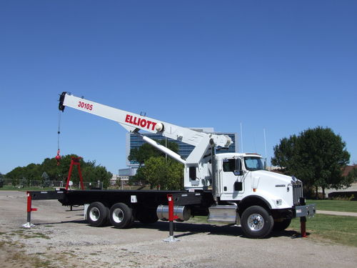 Camion grue - max. 27 215 kg, 32 m | 30105F - Elliott Equipment Company