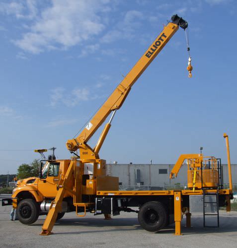 Nacelle télescopique montée sur camion - max. 9 072 kg, 17.1 m | 1056F - Elliott Equipment Company - hydraulique / double pantographe