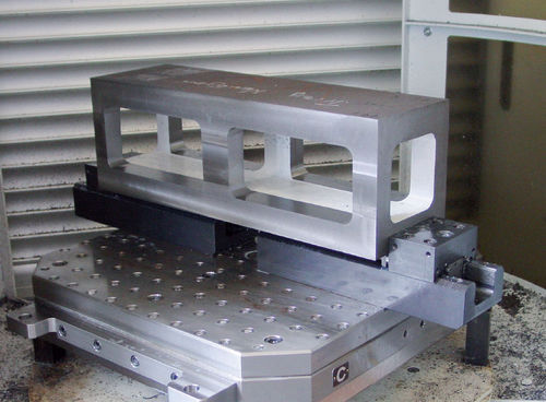 Élément de serrage mécanique - aptoCLAMP series - Advanced Machine & Engineering - pour usinage / pour pièces à usiner / modulaire