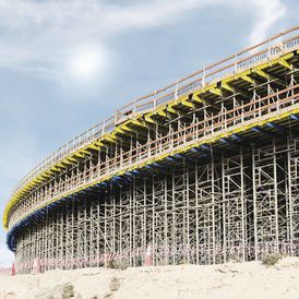 Tour d'échafaudage pour fortes charges - Staxo 100 - DOKA - en acier galvanisé / modulaire / pour montage en escalier