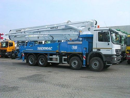 Pompe à béton automotrice pour chantier - 130 - 184 m³/h, 42 m | SIRIO 4R42 - SERMAC S.p.A.