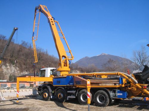 Pompe à béton automotrice pour chantier - 130 - 184 m³/h, max. 37.35 m | ZENITH 5Z38 - SERMAC S.p.A.