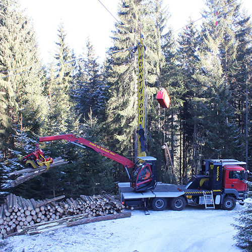 Abatteuse forestière sur pneus - Mounty 4000 series - Konrad Forsttechnik - grue aérienne