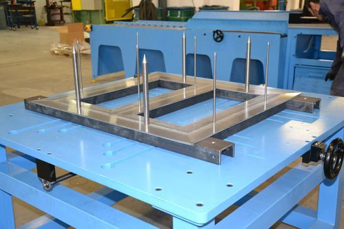 Banc d'assemblage avec plan de travail à glissières réglables - Siltech S.r.l.