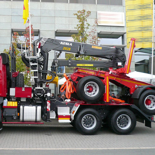 Grue montée sur camion - 2028 series - Kesla Oyj - à flèche / forestière
