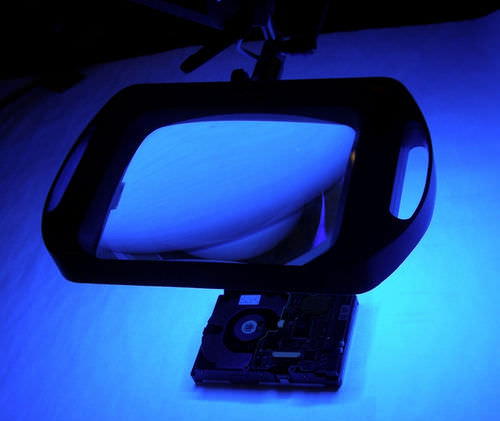 Loupe lumineuse - BIG EYE2 - LICO Electronics Gmbh - portable / à émission optique à étincelles / à lumière ultraviolette