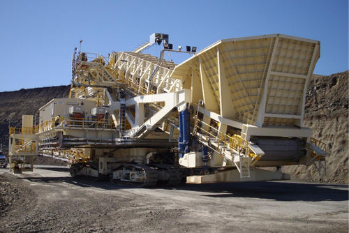 Unité de concassage à mâchoire - TMCS 12000 - TAKRAF - mobile / sur chenilles