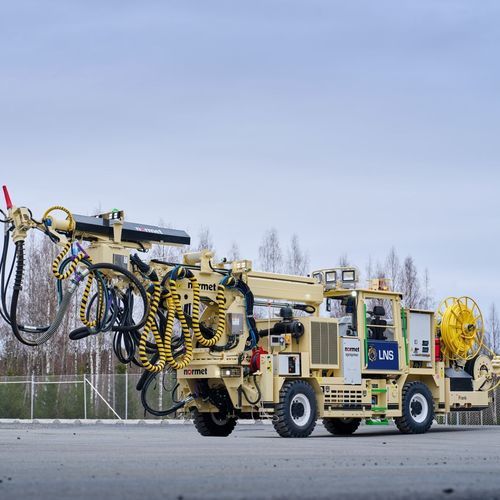 Véhicule souterrain - SPRAYMEC 9100 - Normet - électrique / chenillé / à 4 roues motrices