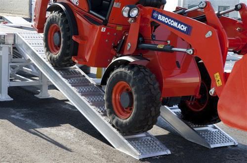 Rampe de chargement en aluminium - 2 500 - 4 500 mm, 3 000 - 12 173 kg - C.L.M