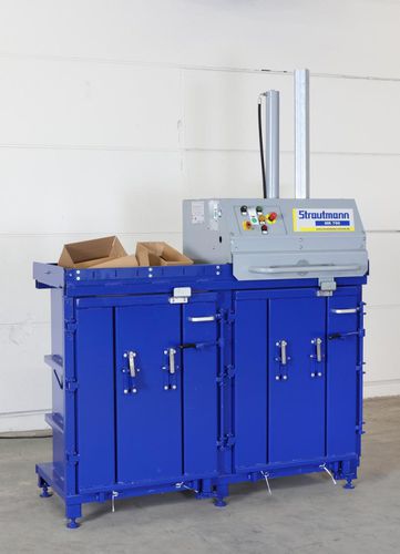 Presse à balles verticale - MK 700  - Strautmann Umwelttechnik - à chargement frontal / pour carton / pour film