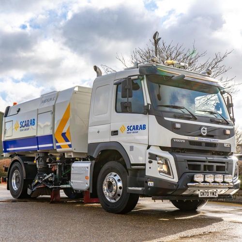 Balayeuse mécanique sur camion - Magnum 82 - Scarab Sweepers - diesel / de voirie / pour piste d'aéroport