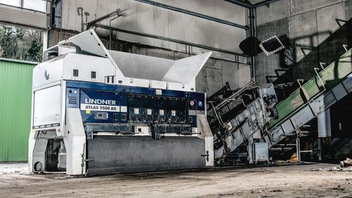 Déchiqueteur primaire - Atlas 5500 AS - Lindner Recyclingtech GmbH - à deux arbres / de déchets solides et en vrac / pour déchêts en matières plastiques