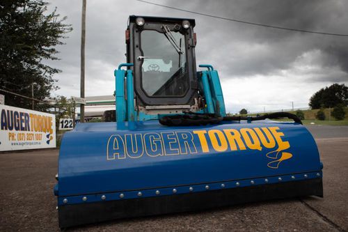 Balayeuse pour chargeuse compacte - Auger Torque Europe Ltd. - à moteur hydraulique