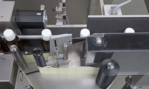 Machine d'étiquetage contrôlée par PLC - ESF Series - Bausch + Ströbel Maschinenfabrik Ilshofen GmbH+Co. KG - pour bouteilles / pour étiquettes auto-adhésives / compacte
