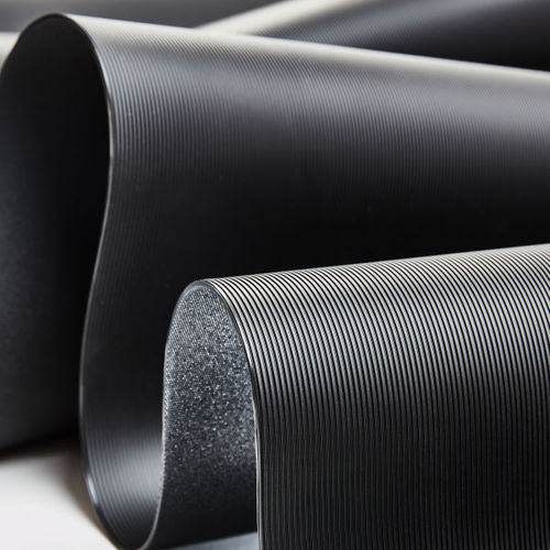 Bande de convoyeur en polyuréthane - BEHA Innovation GmbH - BEHAbelt - 84 shore A / noire / pour transport incliné