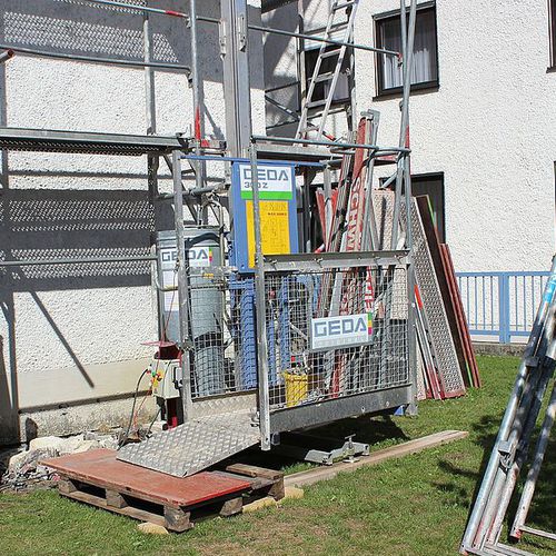 Monte charge à crémaillère - 300 Z - GEDA GmbH - pour matériau de construction / à colonne