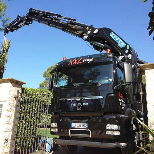 Grue montée sur remorque - 1750  - Effer S.p.a - montée sur camion / à flèche articulée / pour façade d'immeuble