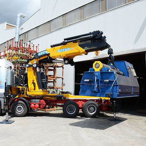 Grue montée sur camion - 2055  - Effer S.p.a - pliable / de chargement / de levage